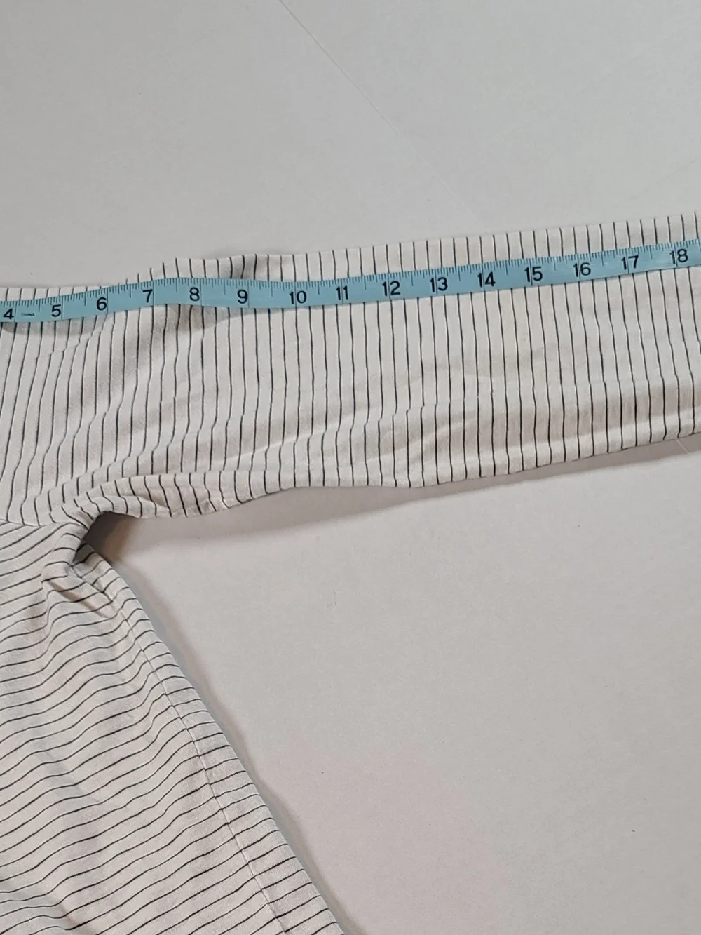 J. Crew Knit Goods Stylish Light Gray & White Striped Long-Sleeve Tee M Pocket